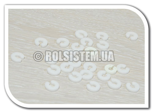 С-кліп для фіксації бігунка в карнизі вертикальних жалюзі.